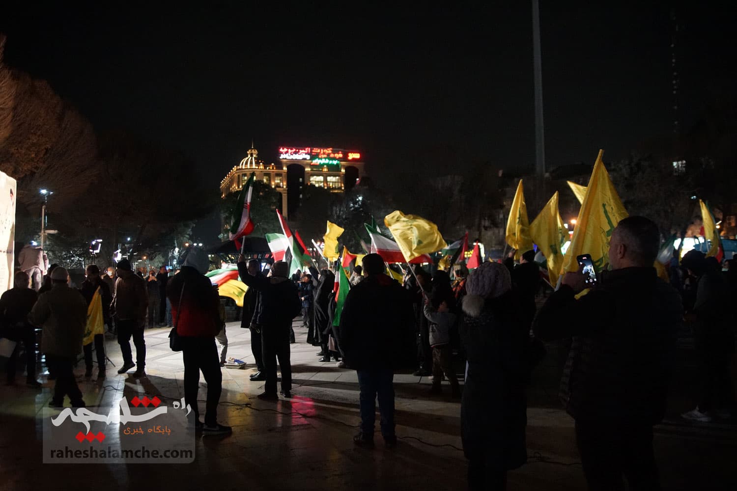 برگزاری جشن پیروزی غزه در میدان هفتحوض تهران +تصاویر — تصویر 18