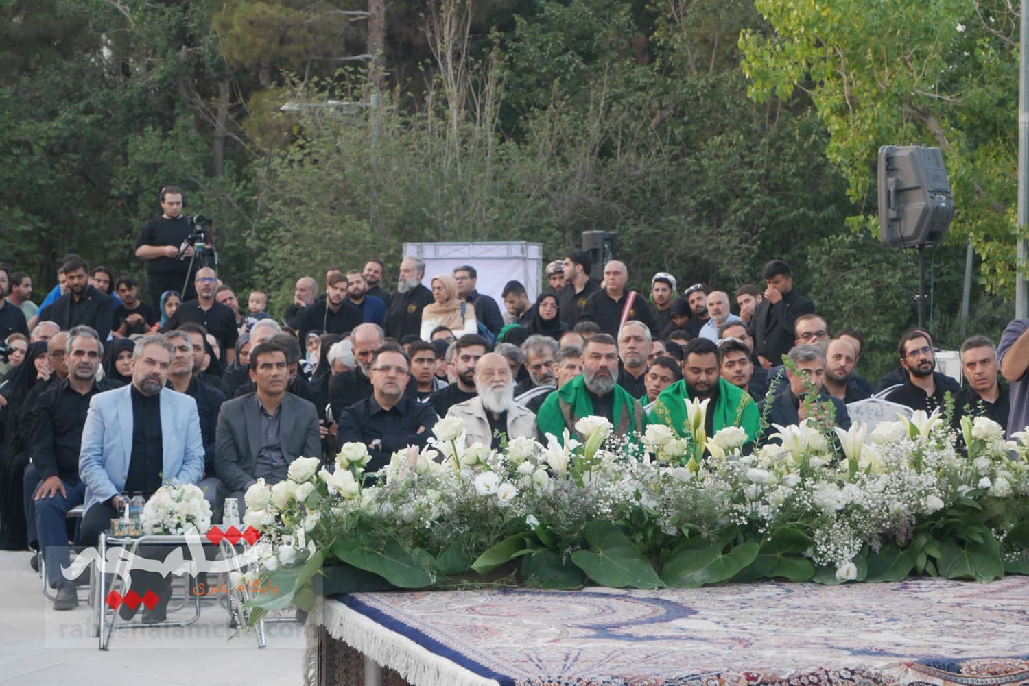 تهران با اهتزاز بزرگترین پرچم عزای حسینی در جهان به استقبال محرم رفت +تصاویر — تصویر 31