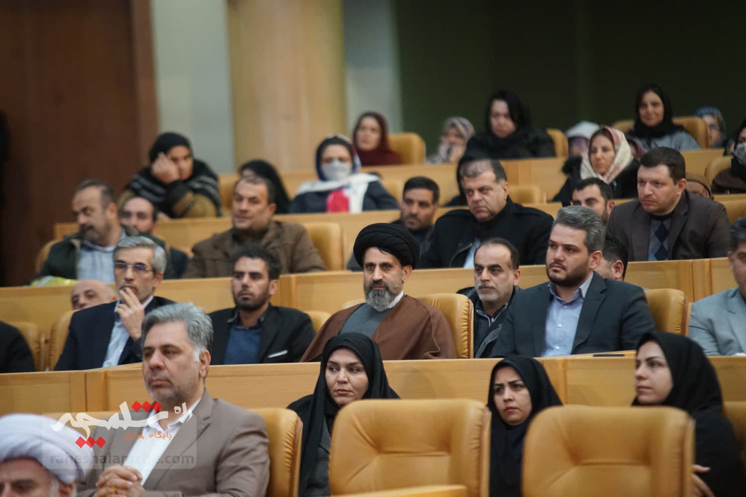 آیین تجلیل از طرحهای برگزیده اشتغال آفرین در کمیته امداد با حضور پزشکیان +تصاویر — تصویر 25