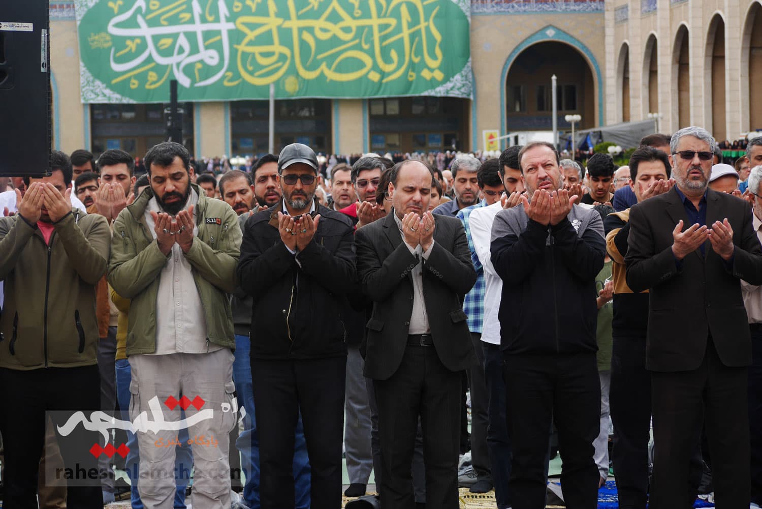 گزارش تصویری اختصاصی راه شلمچه از نماز عید فطر به امامت رهبر انقلاب — تصویر 69
