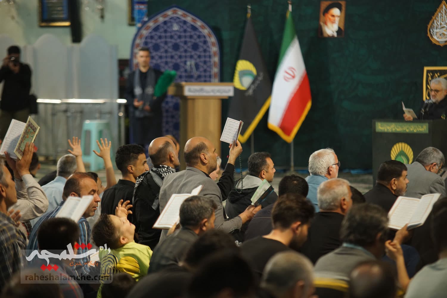طنین نجوای «الهی العفو» دومین شب قدر در حرم عبدالعظیم حسنی(ع) +تصاویر — تصویر 23