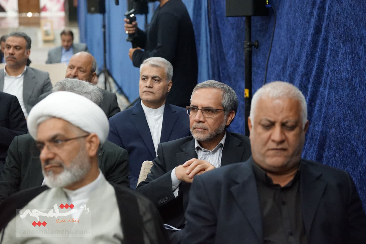 حضور نمایندگان مجلس در حرم امام خمینی(ره) +تصاویر — تصویر 40