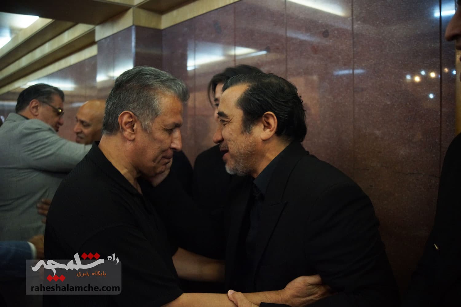 حضور بزرگان فوتبال کشور در ختم پدر خداداد عزیزی +تصاویر(2) — تصویر 34