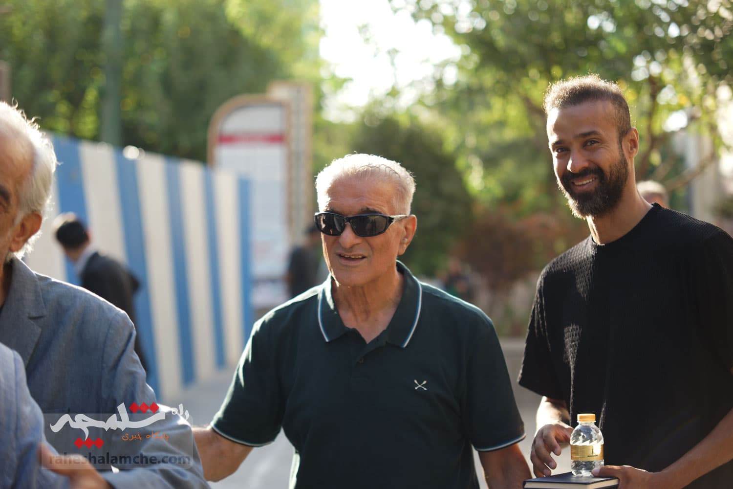حضور بزرگان فوتبال کشور در ختم پدر خداداد عزیزی +تصاویر(2) — تصویر 93