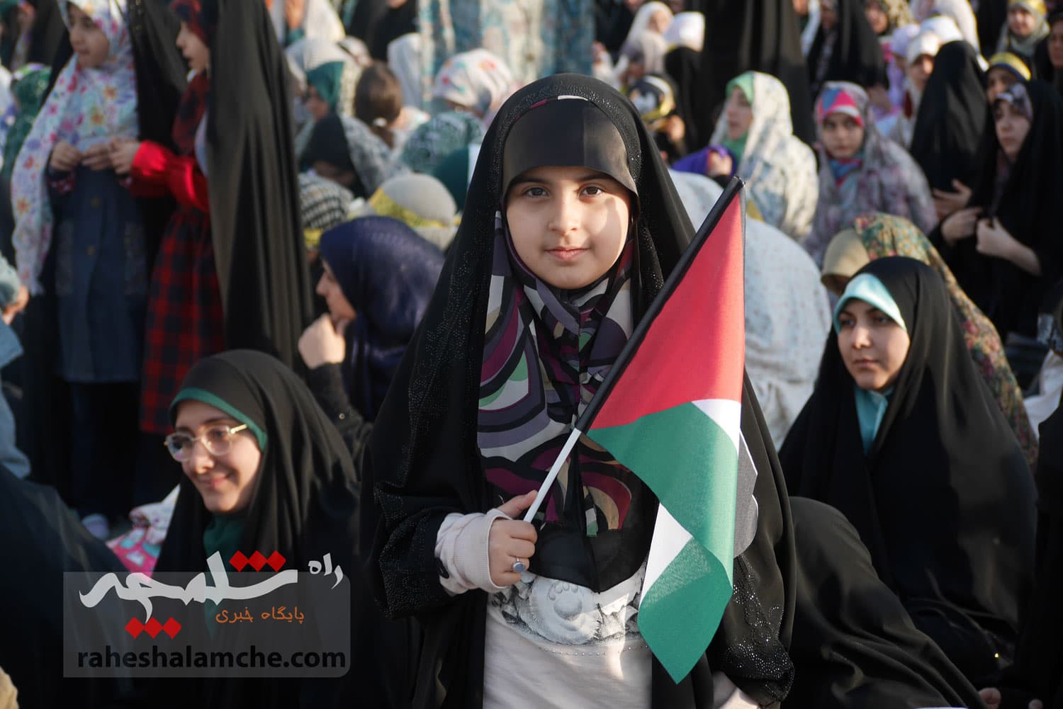 گزارش تصویری اختصاصی راه شلمچه از نماز عید فطر به امامت رهبر انقلاب — تصویر 22
