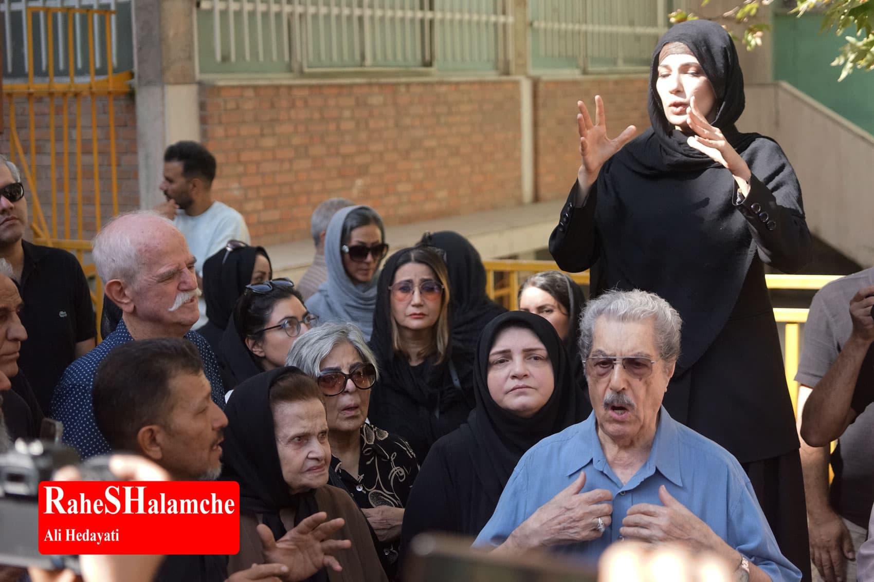 پیکر ثمین باغچهبان تشییع شد +تصاویر — تصویر 38