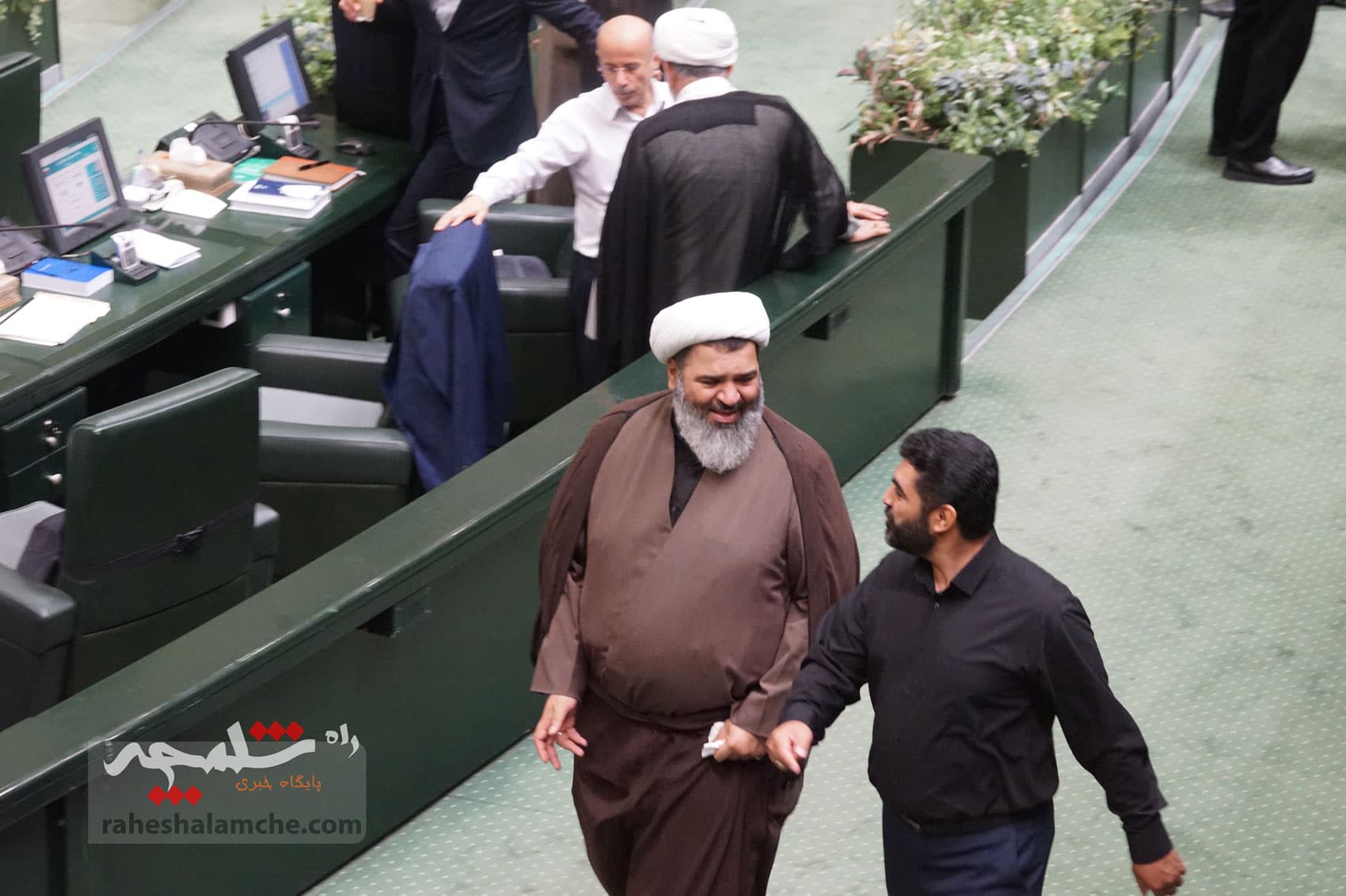 حاشیههای امروز صحن علنی مجلس در آستانه روز خبرنگار +تصاویر — تصویر 35