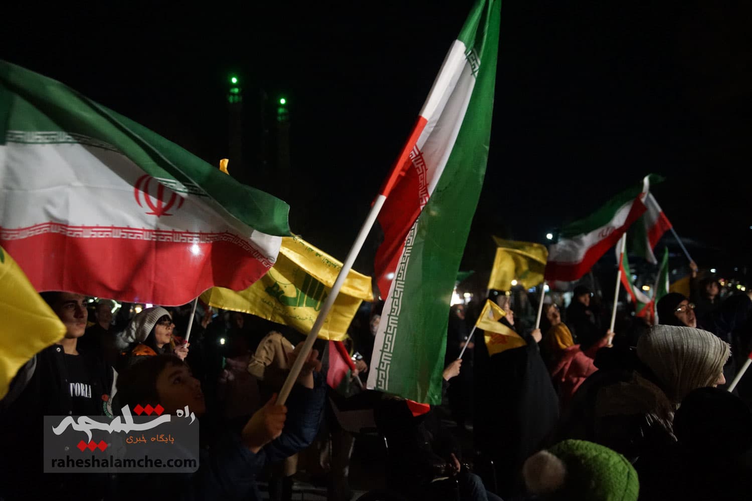 برگزاری جشن پیروزی غزه در میدان هفتحوض تهران +تصاویر — تصویر 30
