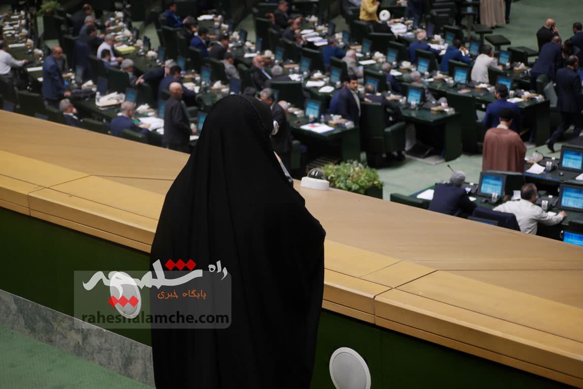 حاشیههای تصویری اولین روز صحن علنی مجلس در سال 1404 — تصویر 132