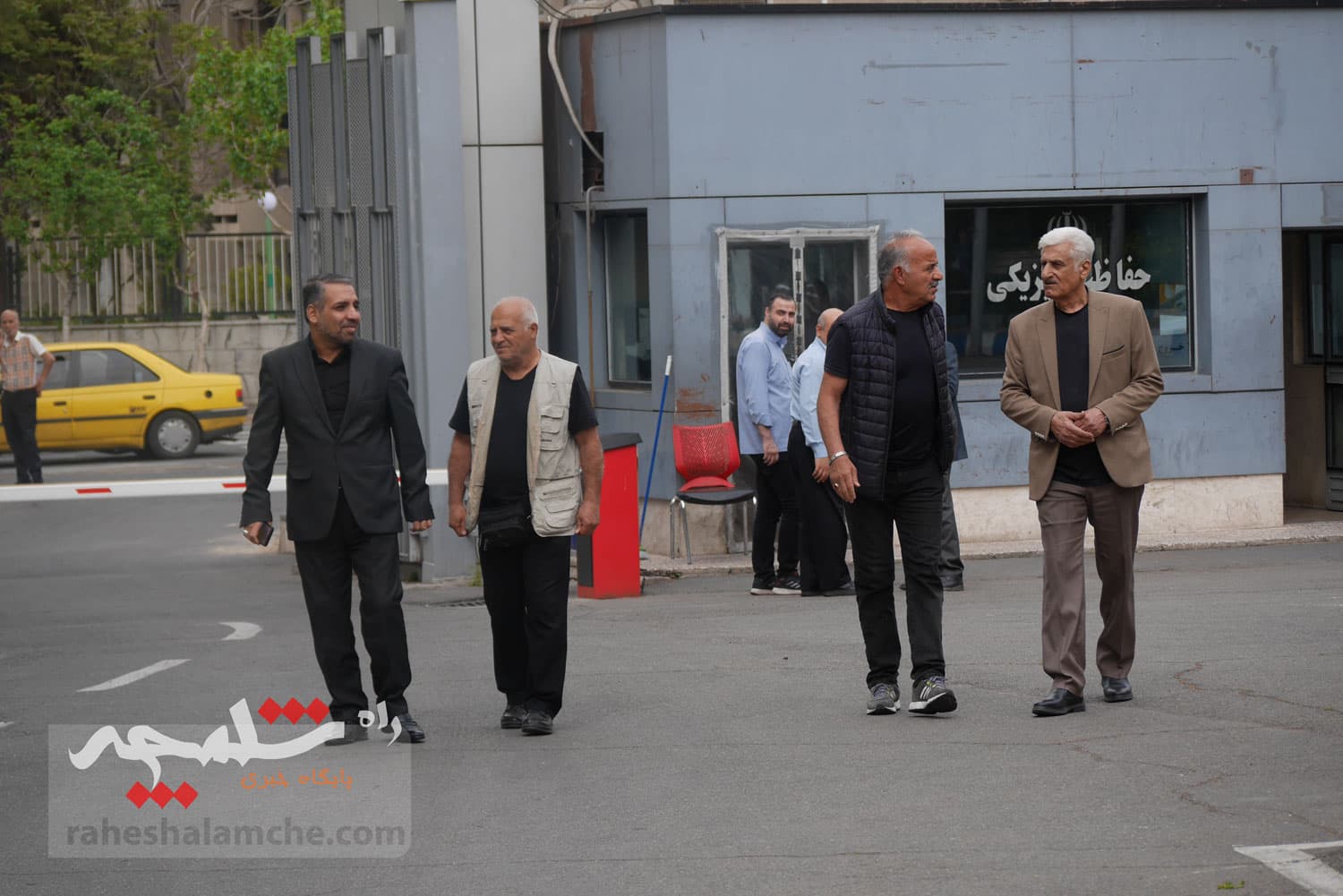 چه کسانی در مراسم تشییع پیکر «عمو ظلی» حضور دارشتند +تصاویر — تصویر 7