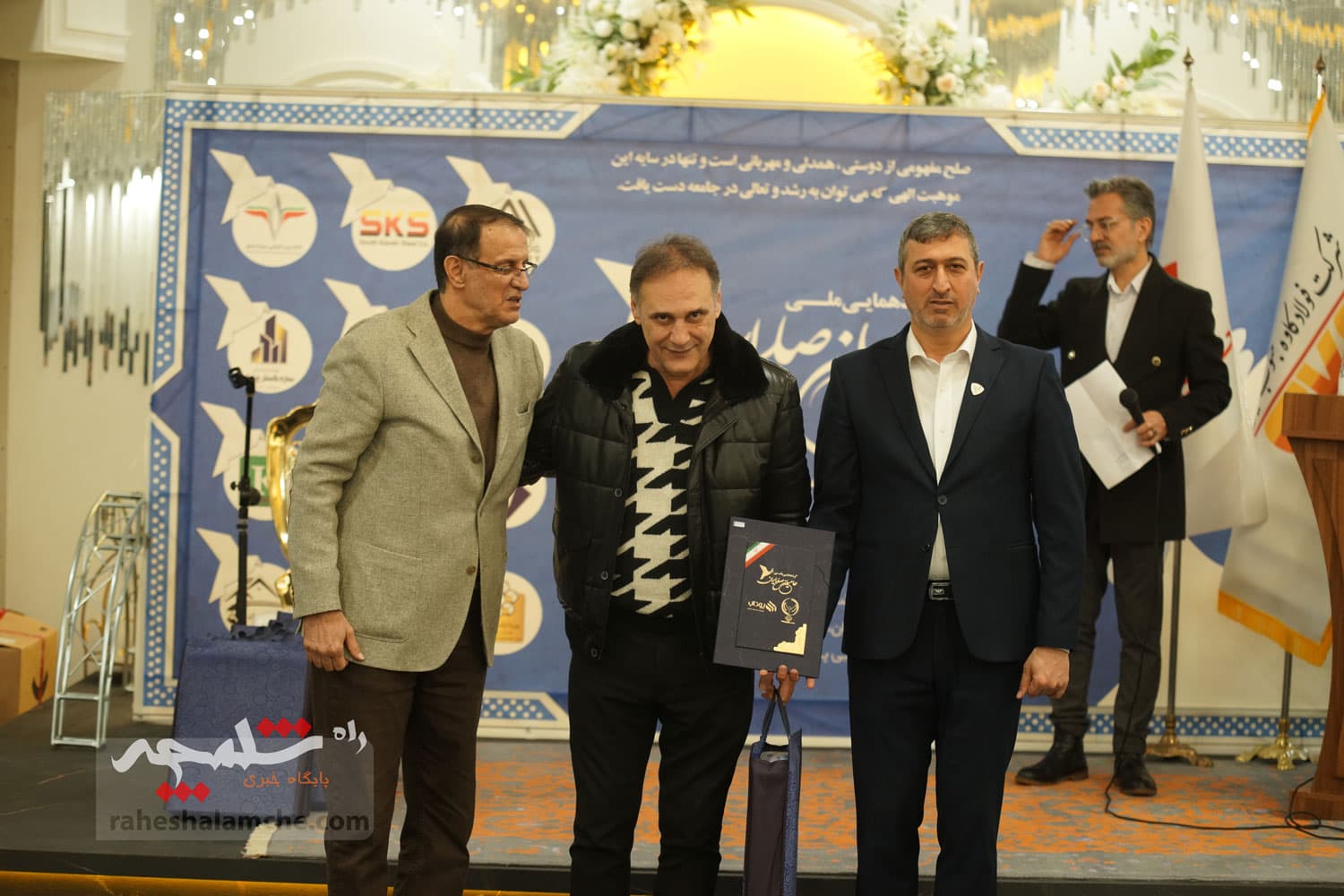 چه کسانی در نخستین کنگره ملی حامیان صلح ایران حضور داشتند؟ +تصاویر — تصویر 144