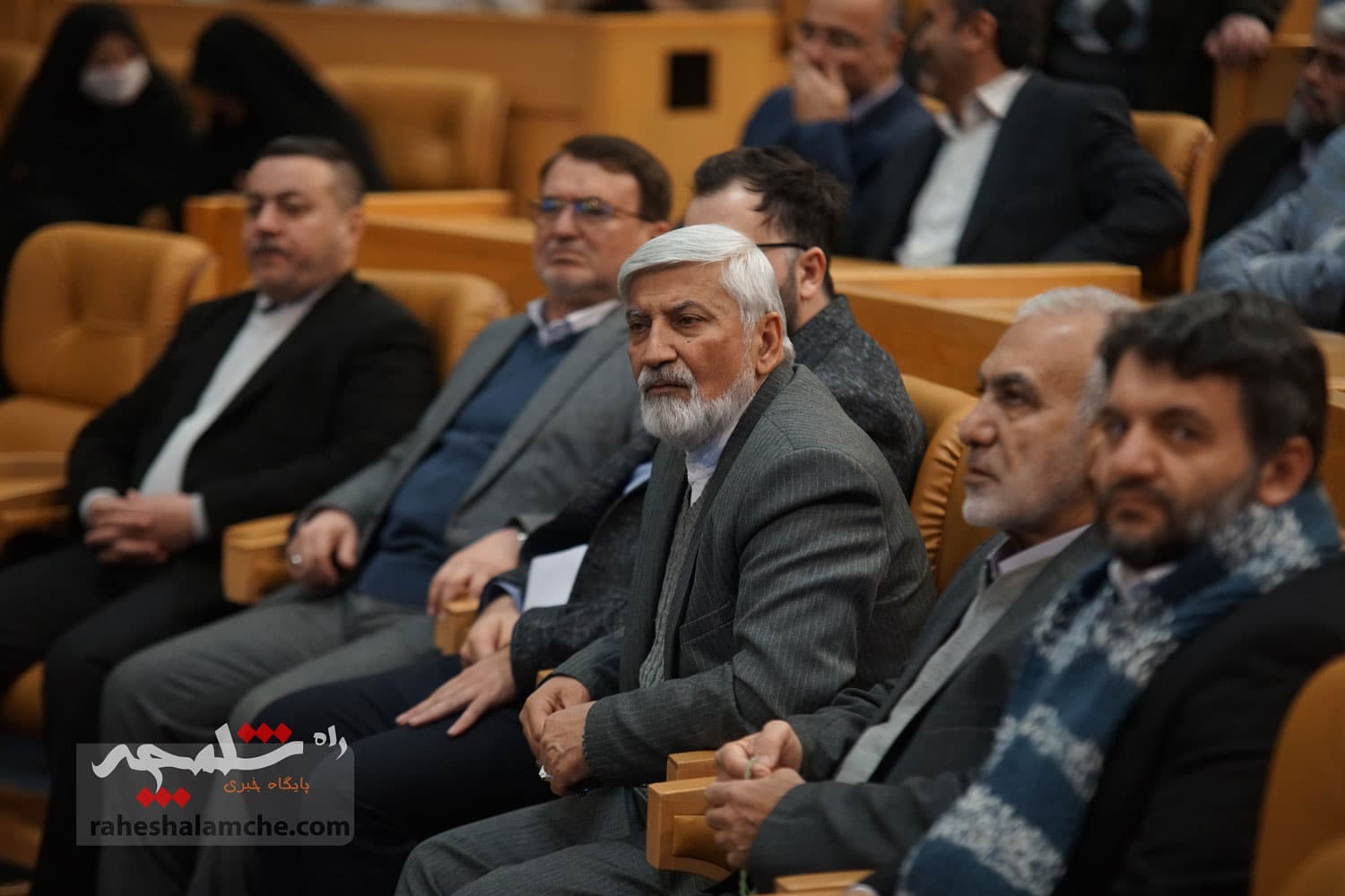 آیین تجلیل از طرحهای برگزیده اشتغال آفرین در کمیته امداد با حضور پزشکیان +تصاویر — تصویر 21