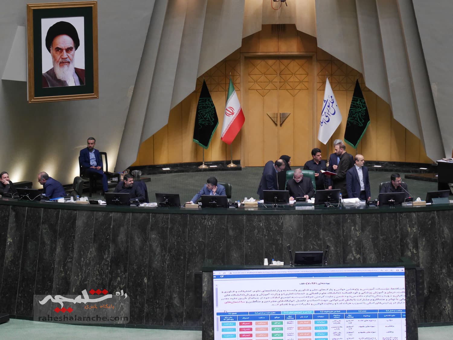 برگزاری جلسه علنی مجلس برای بررسی بودجه 1404 +تصاویر — تصویر 44