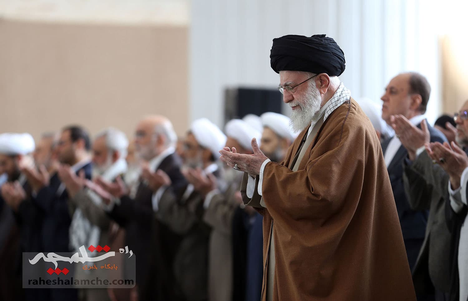 گزارش تصویری اختصاصی راه شلمچه از نماز عید فطر به امامت رهبر انقلاب — تصویر 90