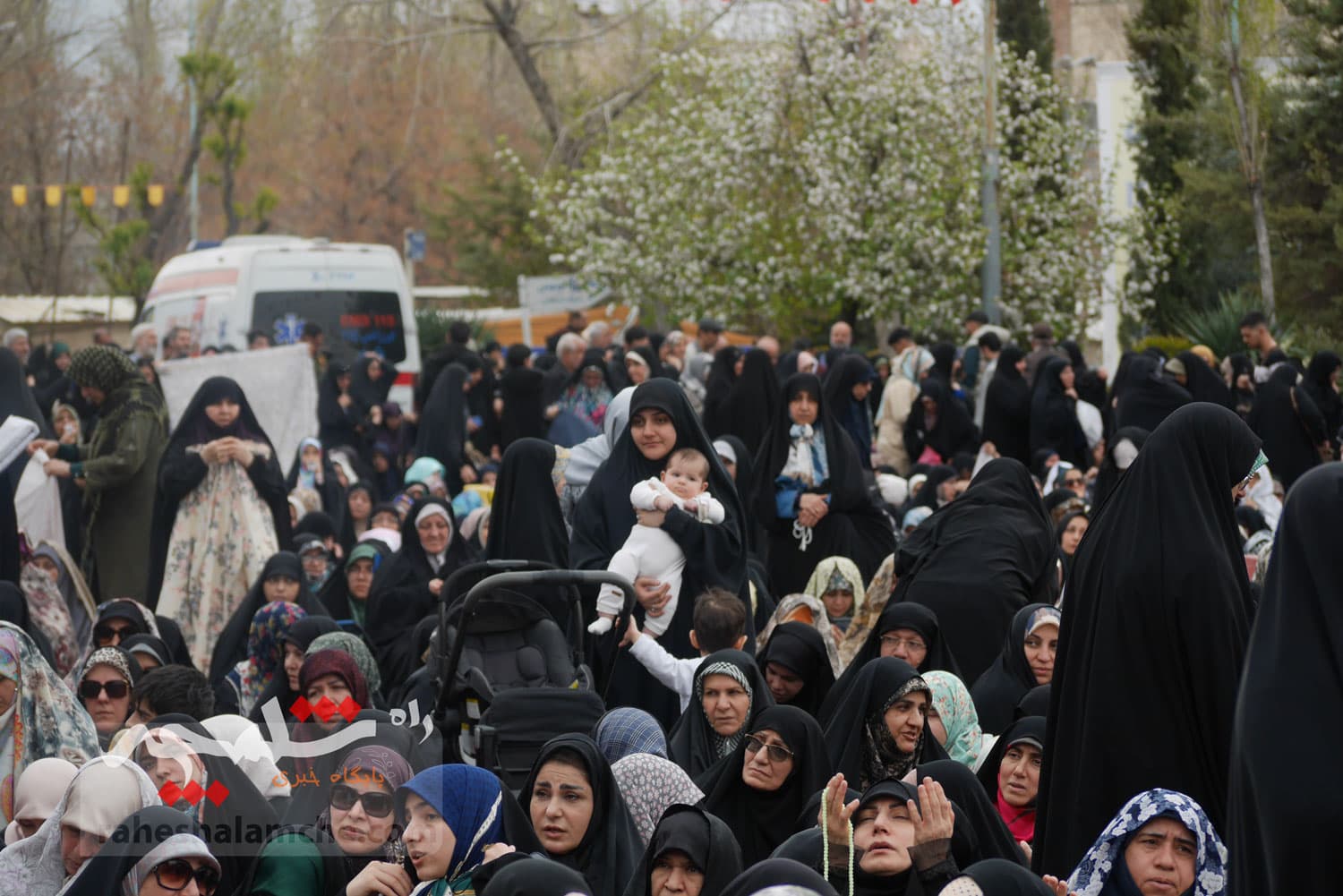 گزارش تصویری اختصاصی راه شلمچه از نماز عید فطر به امامت رهبر انقلاب — تصویر 95