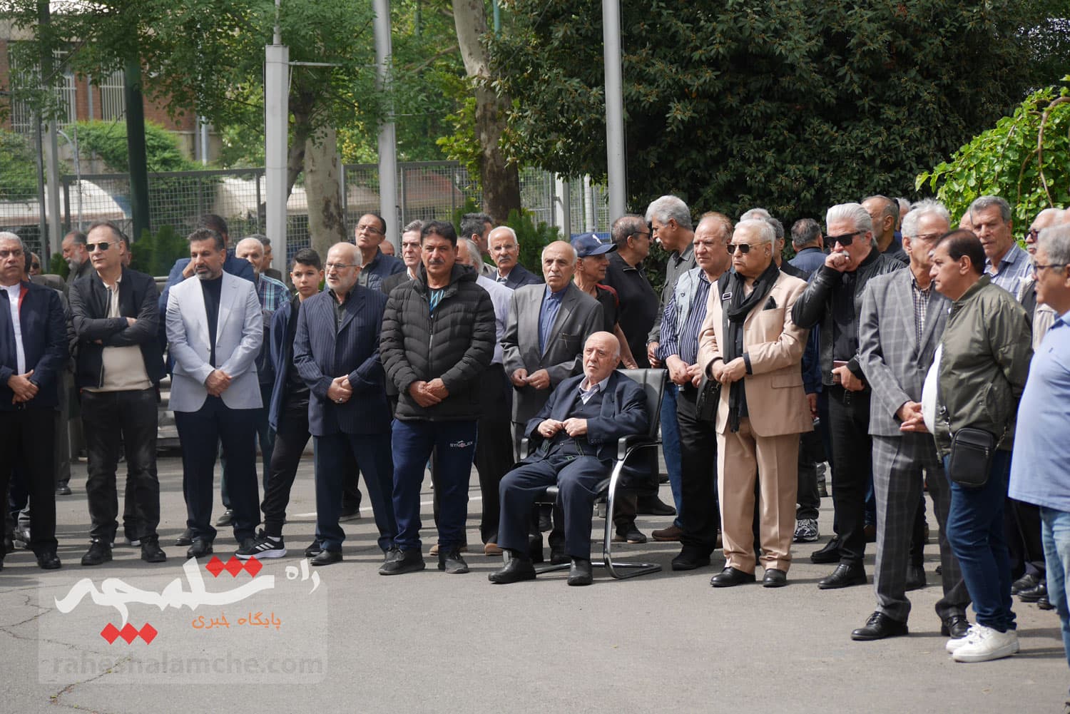 چه کسانی در مراسم تشییع پیکر «عمو ظلی» حضور دارشتند +تصاویر — تصویر 78