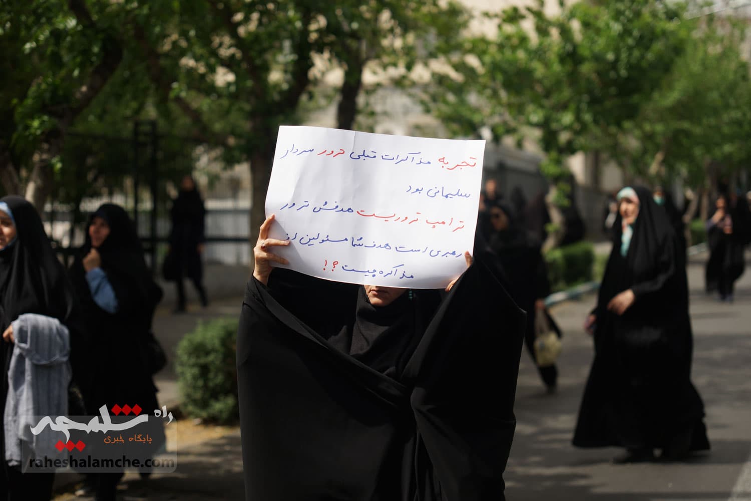 واکنش نمازگزاران تهرانی در راهپیمایی حمایت از غزه به مذاکره +تصاویر — تصویر 19