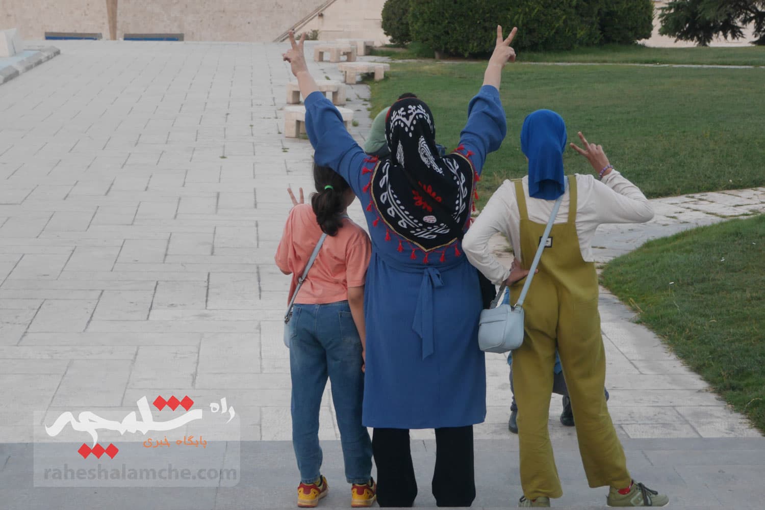 لحظاتی شاد با اجرای ارکستر سمفونیک ایران در میدان آزادی تهران +تصاویر — تصویر 61