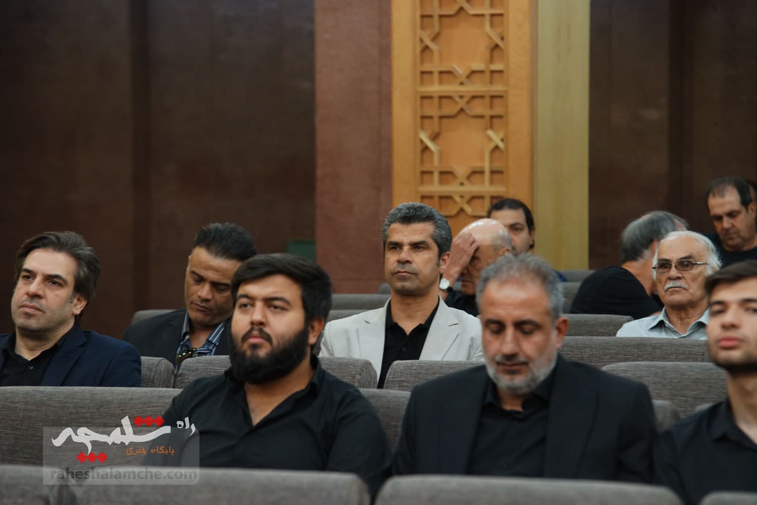 مراسم ختم پدر خداداد عزیزی چه کسانی بودند؟ +تصاویر(1) — تصویر 44