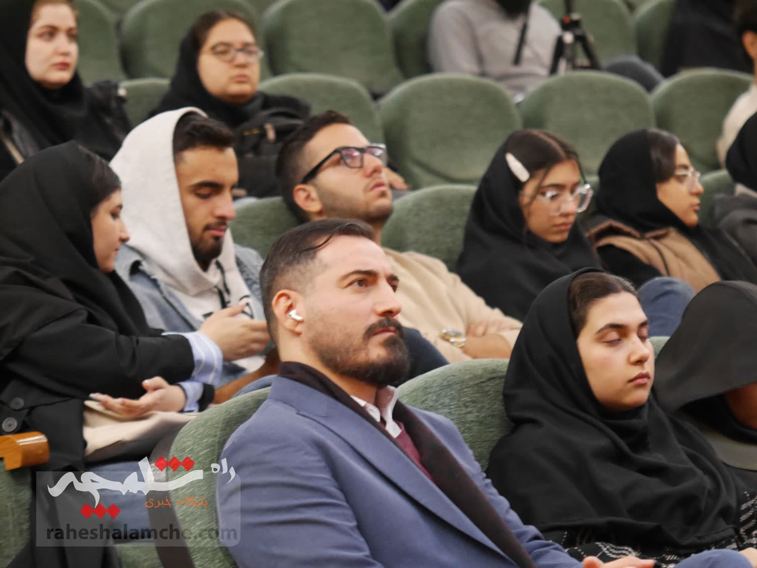 نشست صمیمی طحاننظیف با دانشجویان دانشگاه آزاد واحد مرکز +تصاویر — تصویر 17