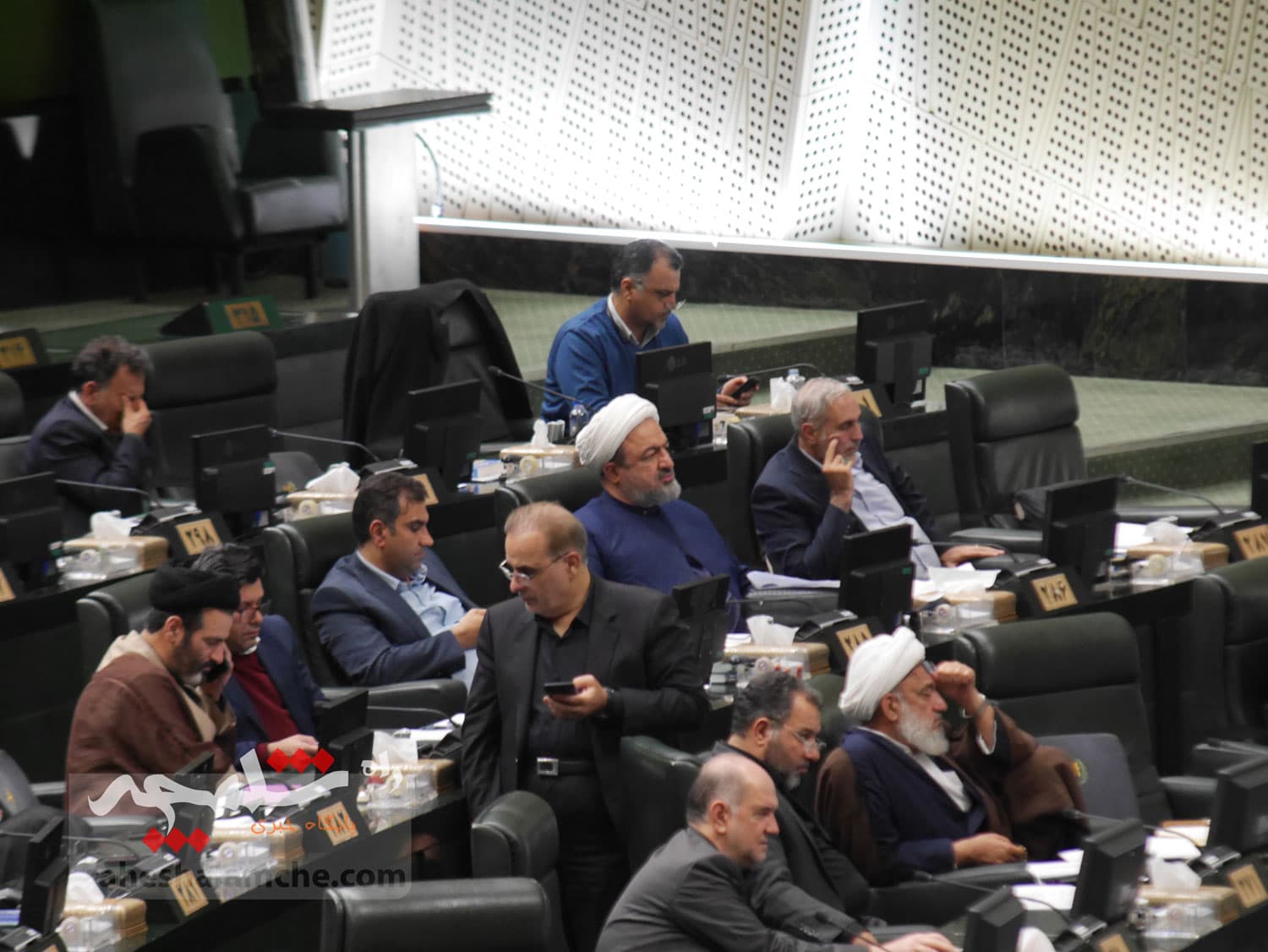 دومین روز بررسی بودجه 1404 در صحن علنی مجلس چه گذشت؟ +تصاویر — تصویر 15