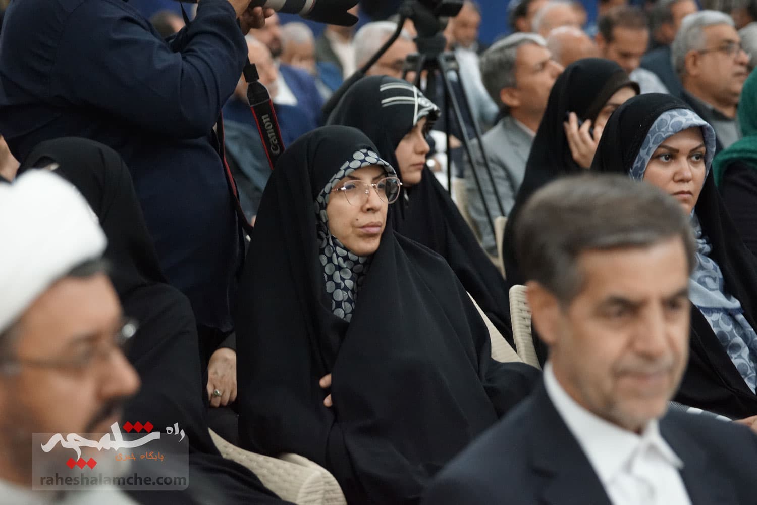 حضور نمایندگان مجلس در حرم امام خمینی(ره) +تصاویر — تصویر 57