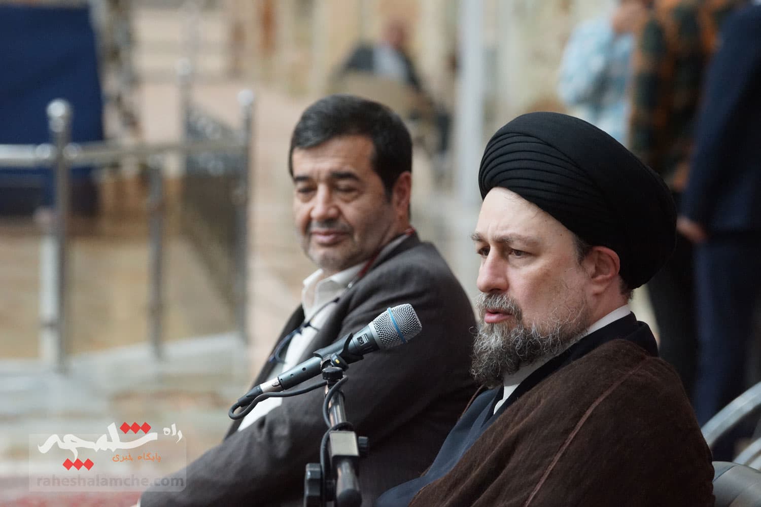 حضور جامعه ورزش و جوانان در حرم امام خمینی(ره) +تصاویر — تصویر 76