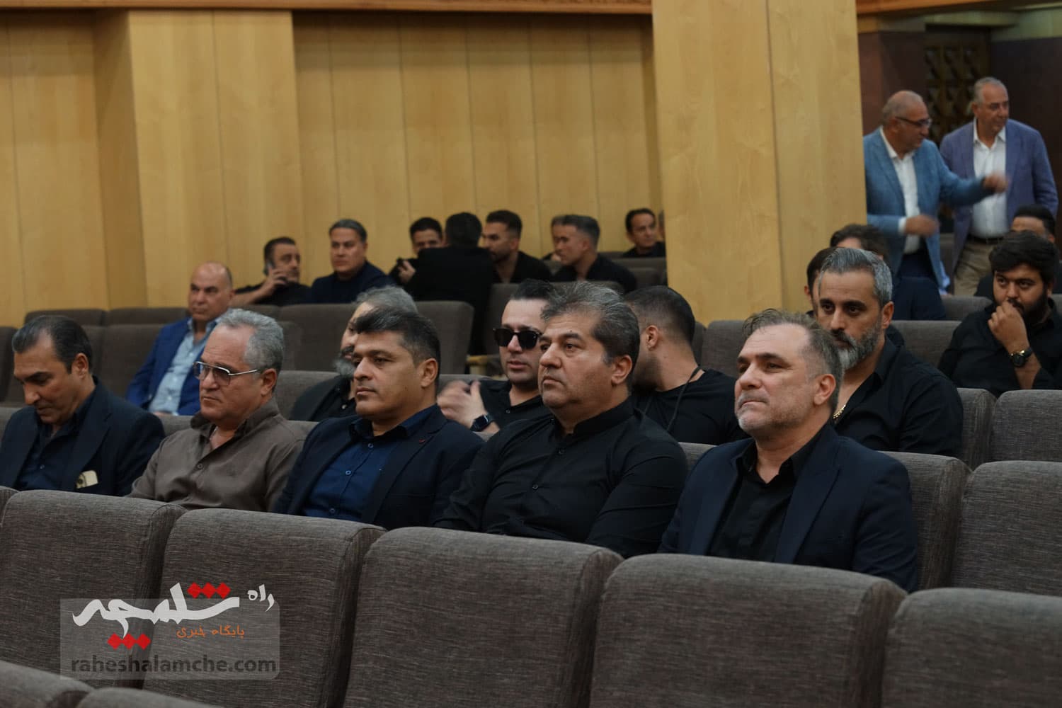 مراسم ختم پدر خداداد عزیزی چه کسانی بودند؟ +تصاویر(1) — تصویر 58