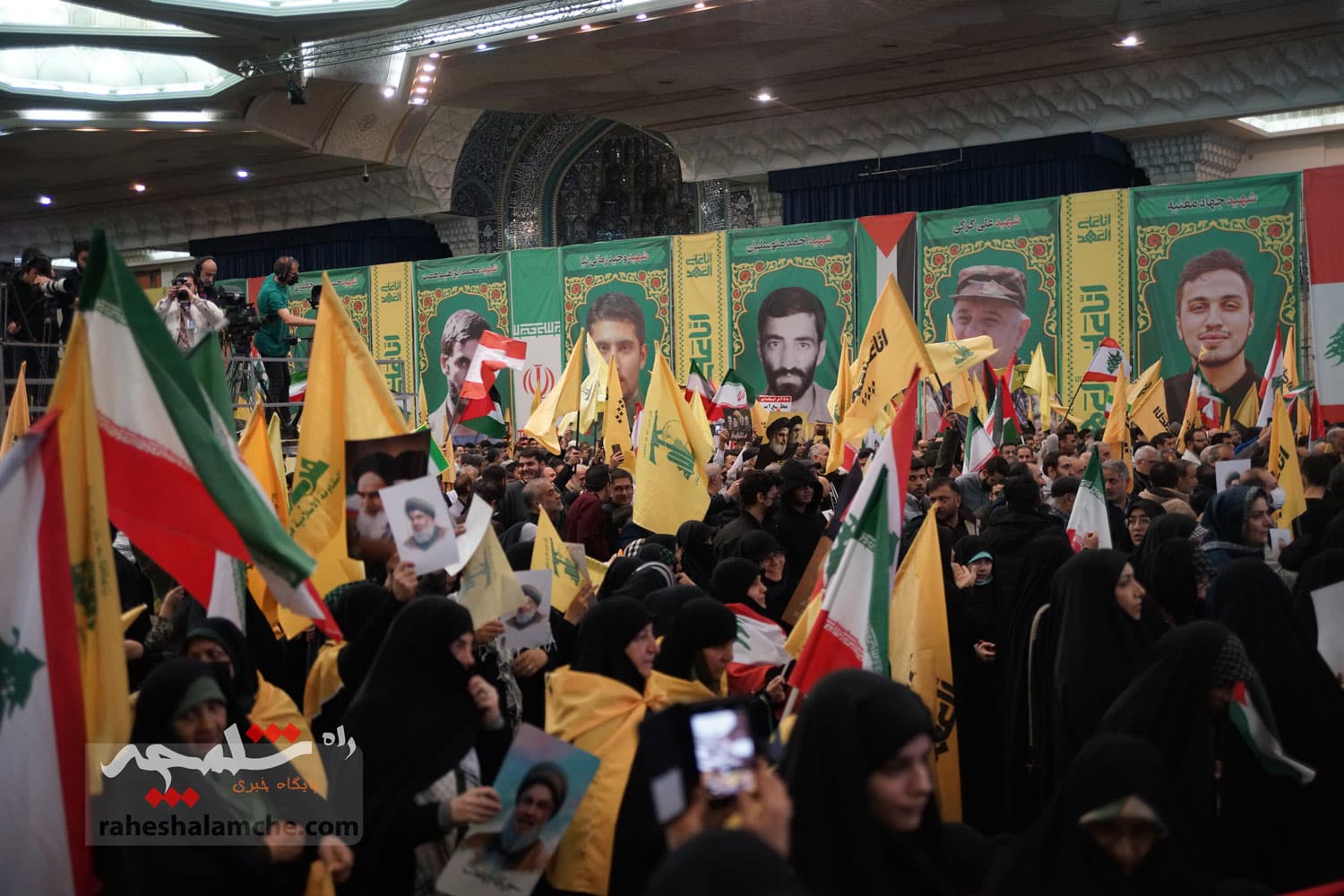 مراسم گرامیداشت شهید سیدحسن نصرالله در مصلی تهران برگزار شد +تصاویر — تصویر 21