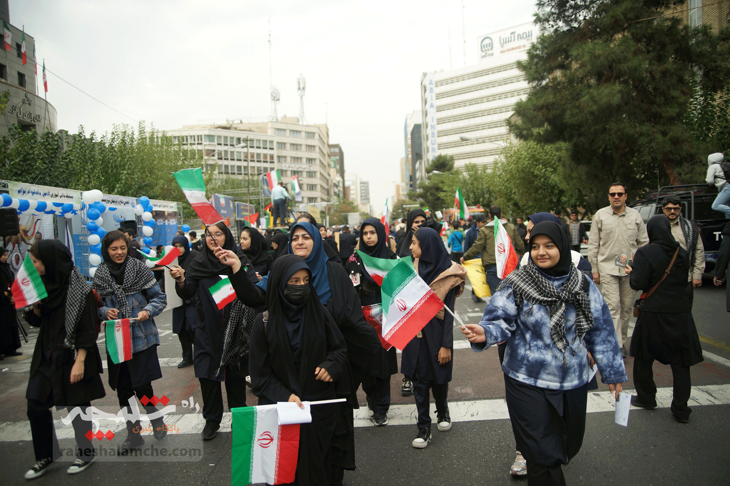 خشم مردم تهران علیه آمریکا و اسرائیل در «یومالله 13 آبان» +تصاویر — تصویر 19