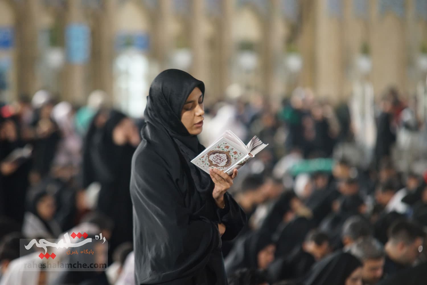 طنین نجوای «الهی العفو» دومین شب قدر در حرم عبدالعظیم حسنی(ع) +تصاویر — تصویر 43