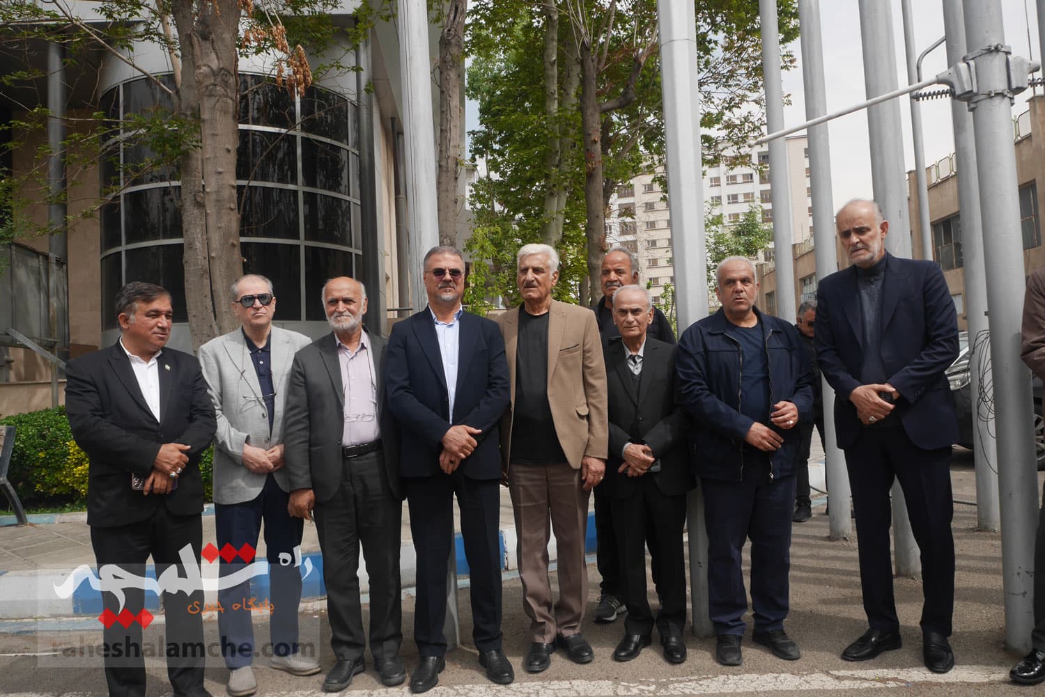چه کسانی در مراسم تشییع پیکر «عمو ظلی» حضور دارشتند +تصاویر — تصویر 51