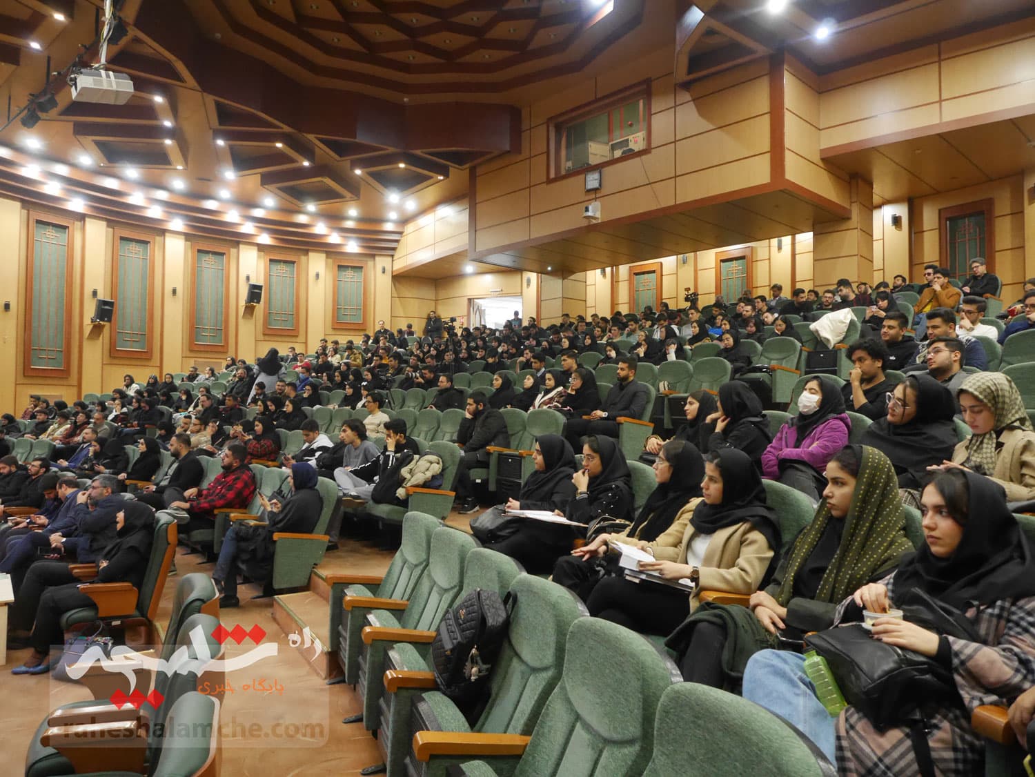 نشست صمیمی طحاننظیف با دانشجویان دانشگاه آزاد واحد مرکز +تصاویر — تصویر 30