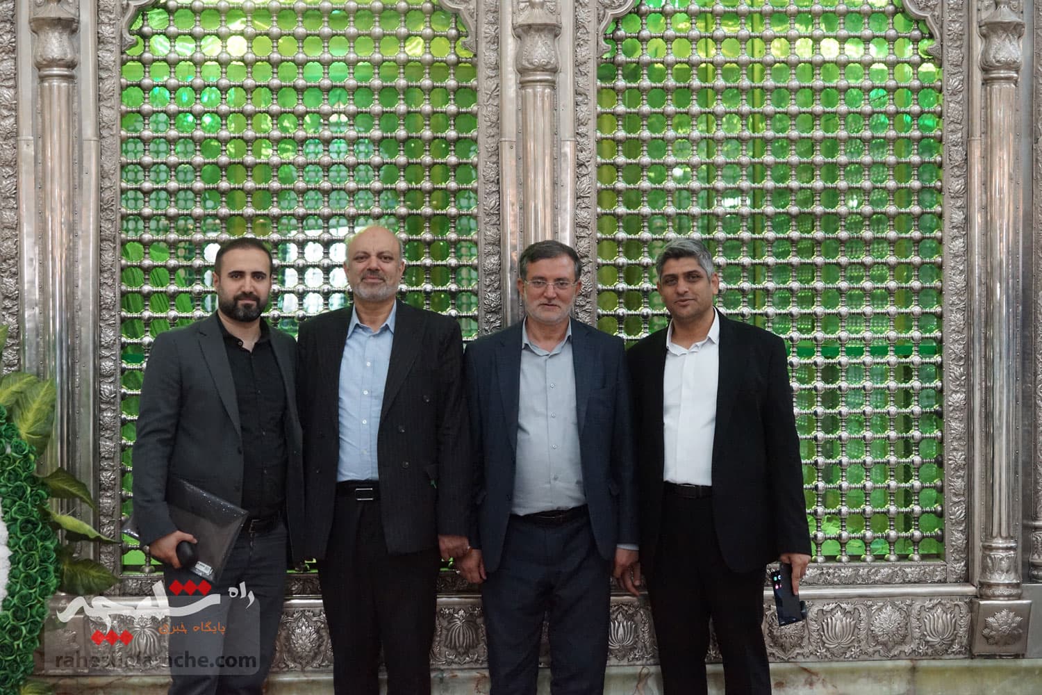 حضور نمایندگان مجلس در حرم امام خمینی(ره) +تصاویر — تصویر 118