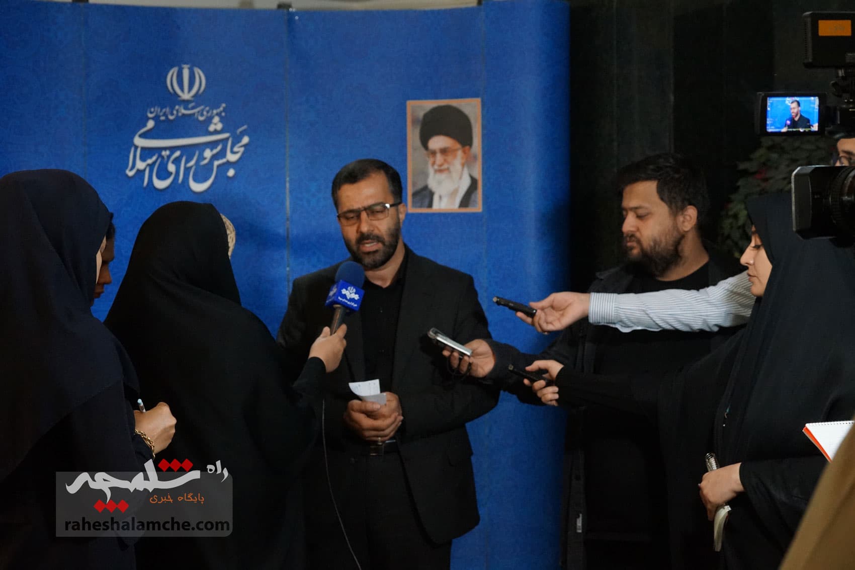 حاشیههای امروز صحن علنی مجلس در آستانه روز خبرنگار +تصاویر — تصویر 5