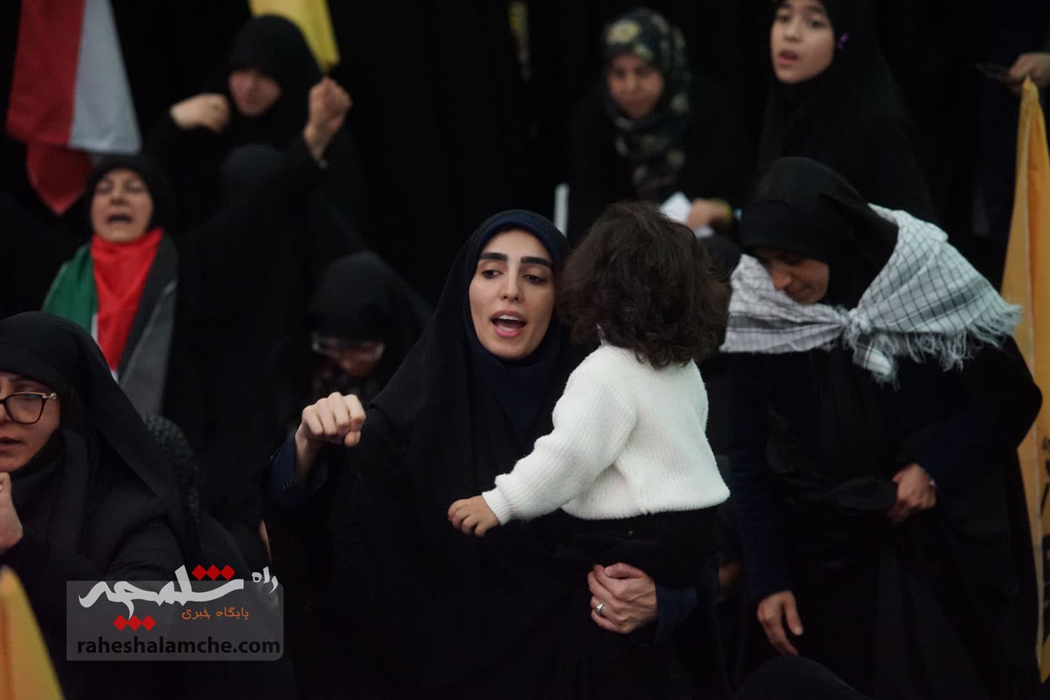 مراسم گرامیداشت شهید سیدحسن نصرالله در مصلی تهران برگزار شد +تصاویر — تصویر 58