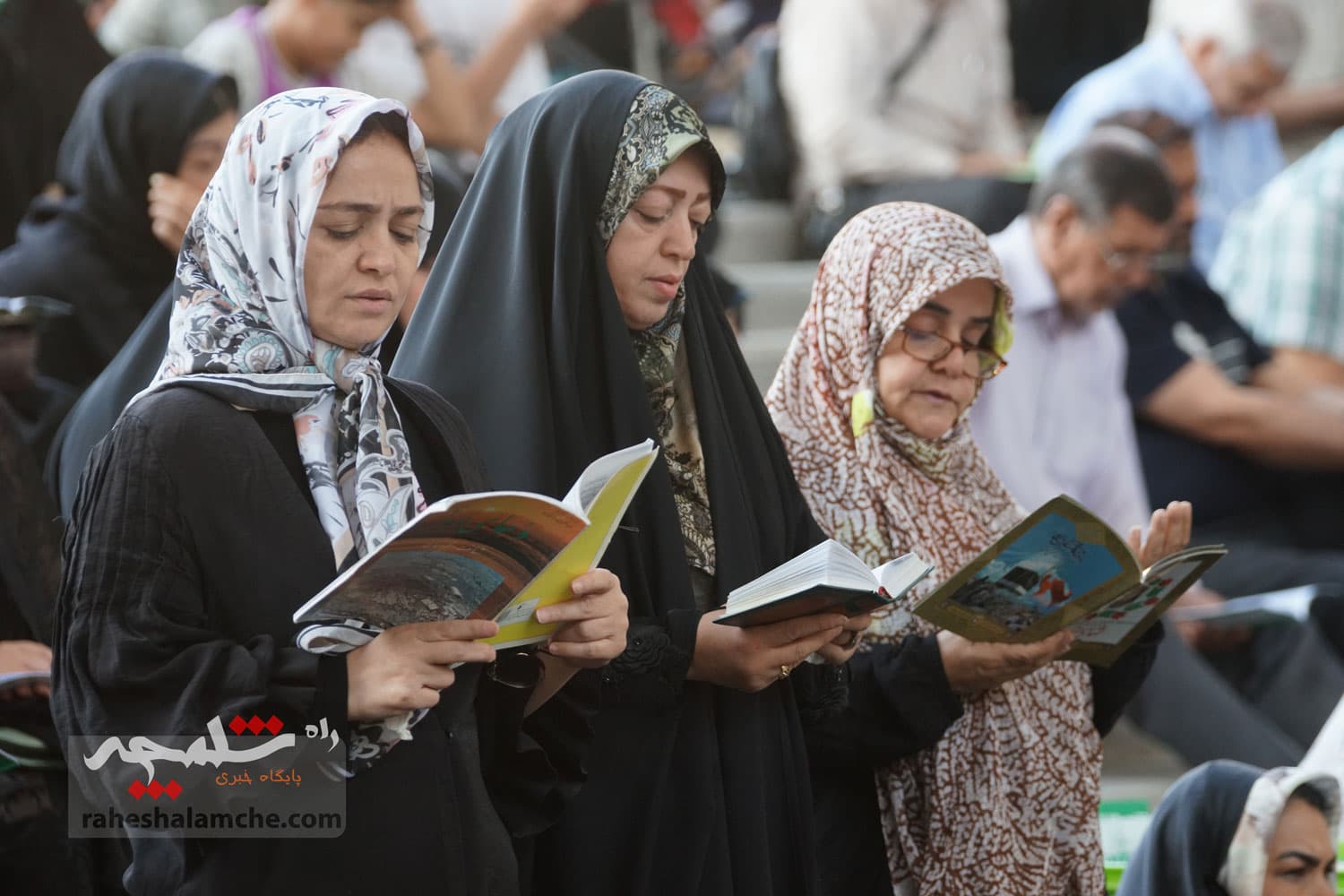 مراسم دعای عرفه در مصلی امام خمینی(ره) برگزار شد +تصاویر — تصویر 85