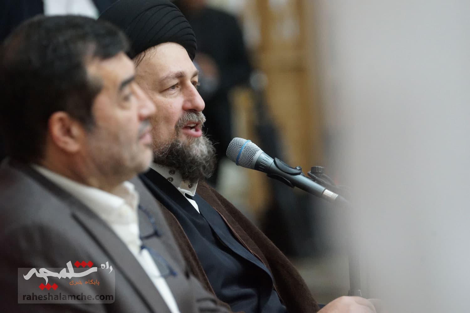 حضور جامعه ورزش و جوانان در حرم امام خمینی(ره) +تصاویر — تصویر 64