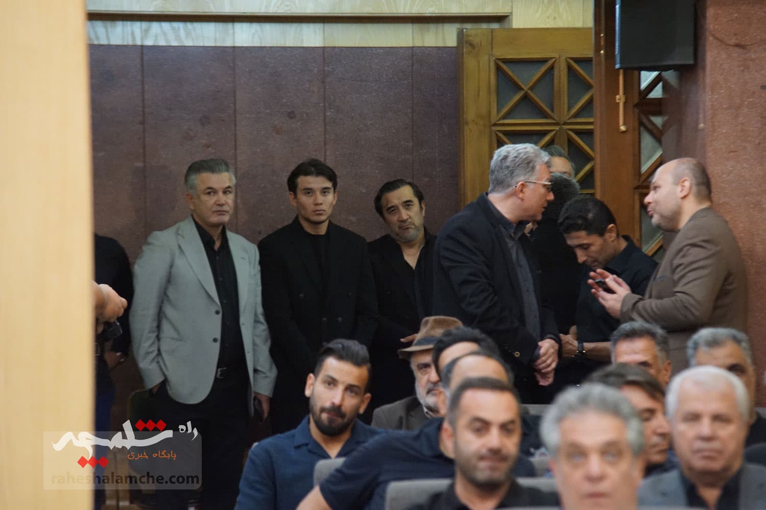 مراسم ختم پدر خداداد عزیزی چه کسانی بودند؟ +تصاویر(1) — تصویر 48
