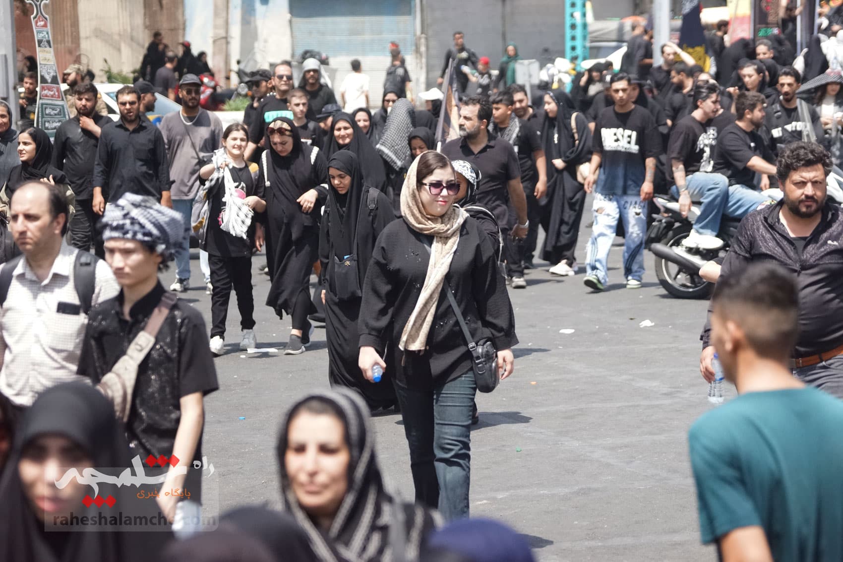 جاماندگان پیاده اربعین حسینی در تهران +تصاویر — تصویر 77