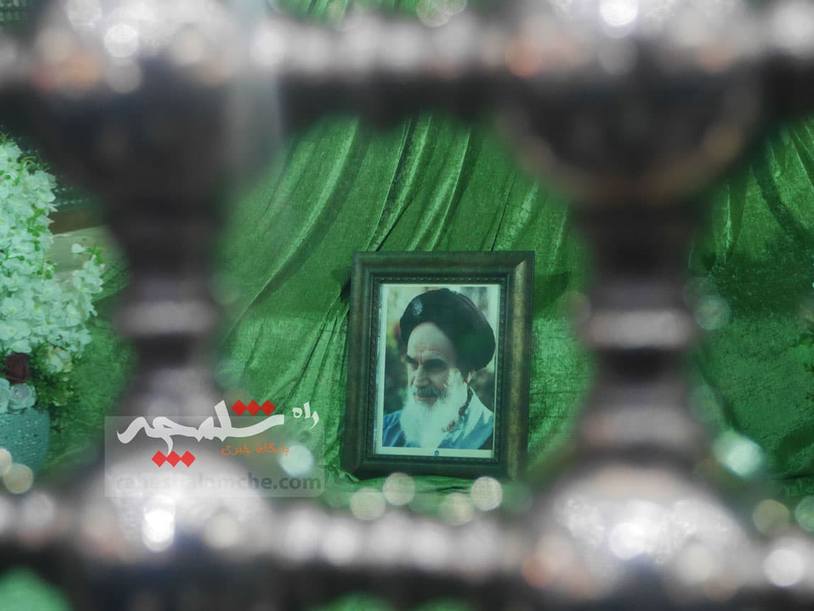 حال و هوای نمازجمعه 12 بهمن در حرم امام خمینی(ره) +تصاویر — تصویر 81