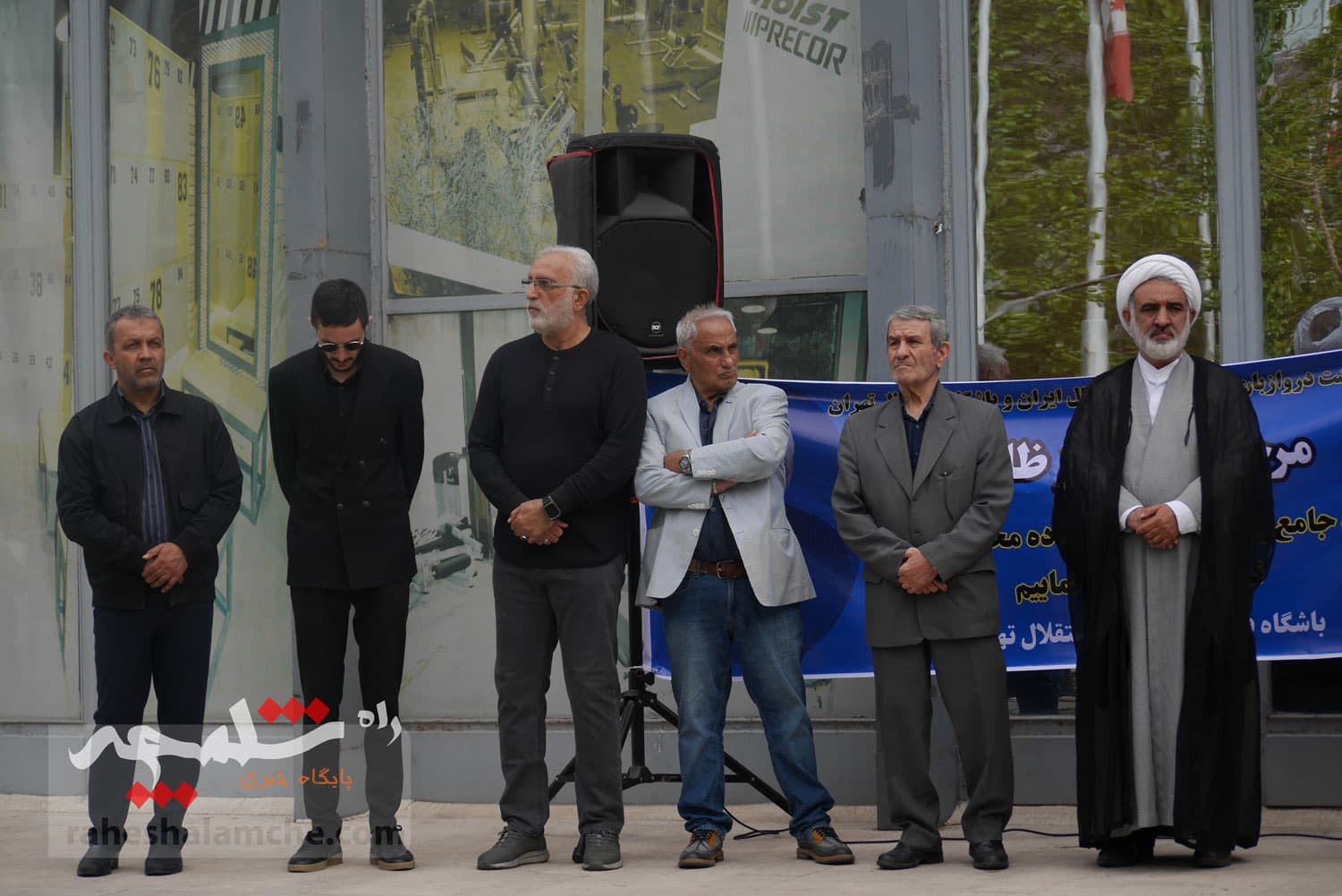 چه کسانی در مراسم تشییع پیکر «عمو ظلی» حضور دارشتند +تصاویر — تصویر 70