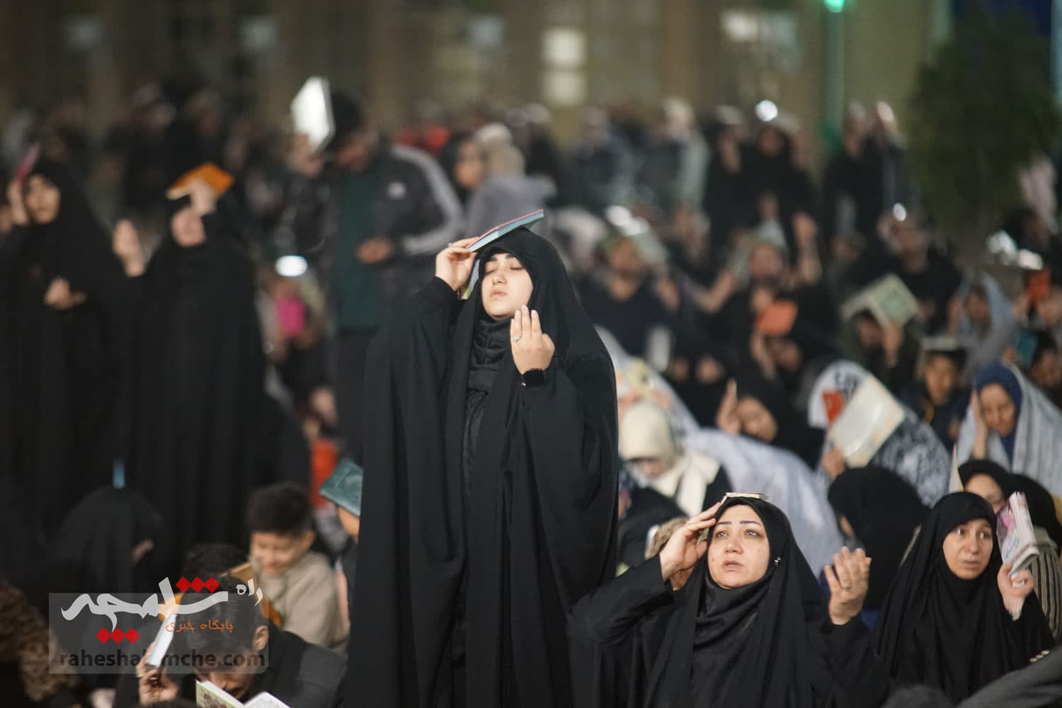 طنین نجوای «الهی العفو» دومین شب قدر در حرم عبدالعظیم حسنی(ع) +تصاویر — تصویر 82