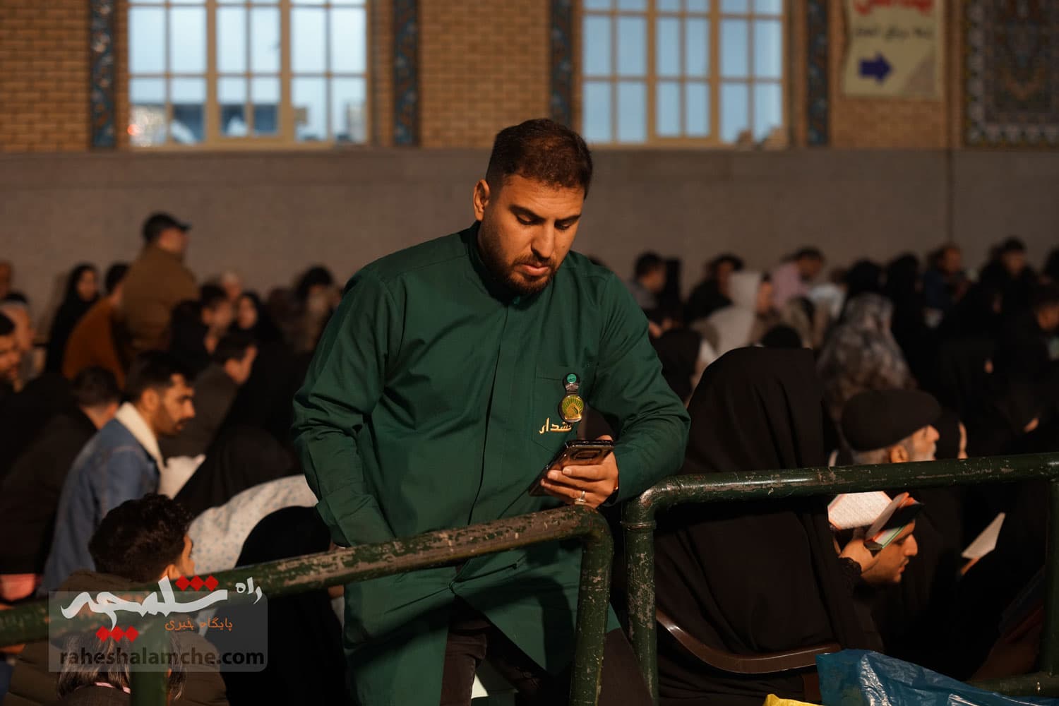 طنین نجوای «الهی العفو» دومین شب قدر در حرم عبدالعظیم حسنی(ع) +تصاویر — تصویر 44