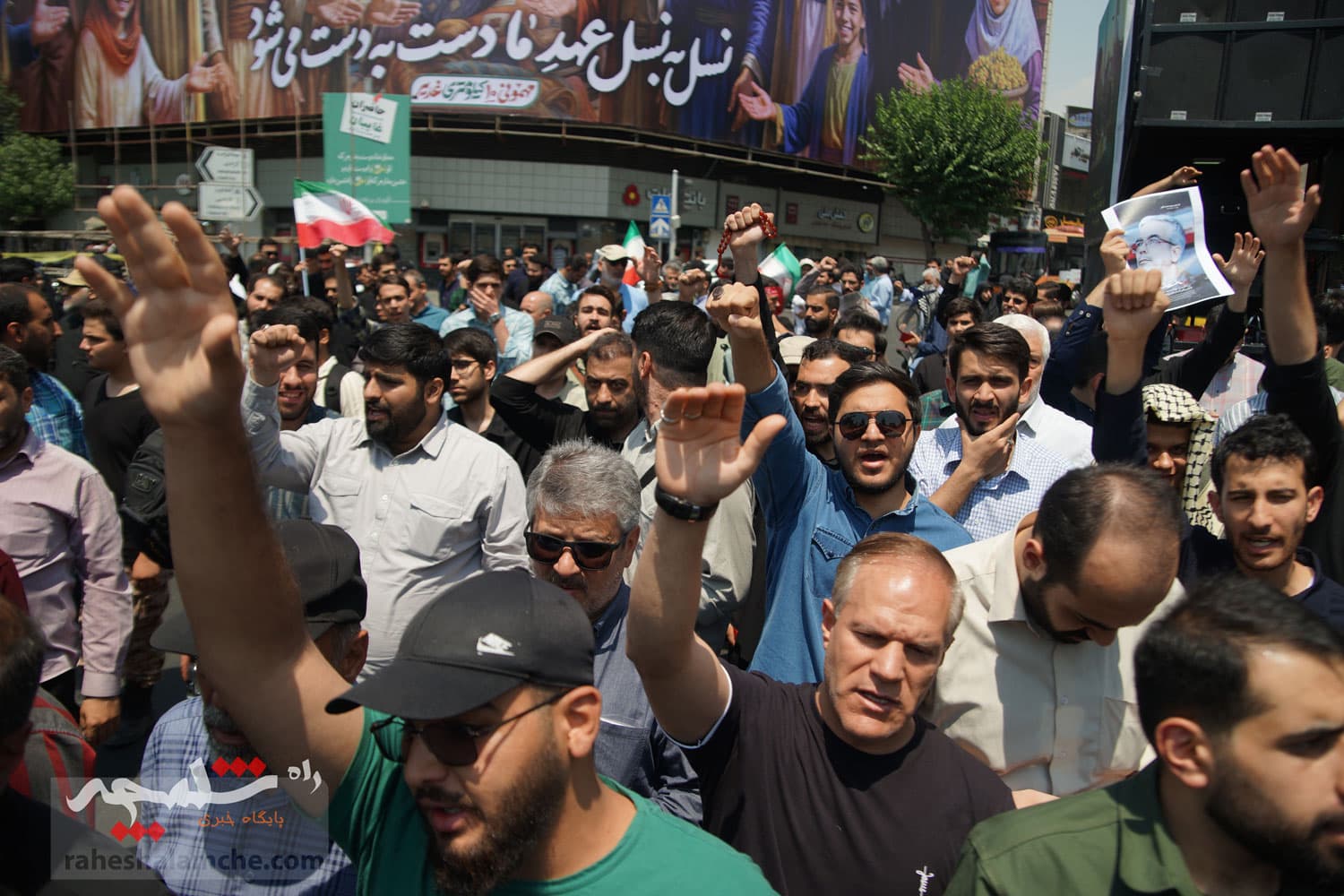 تجمع مردم تهران در محکومیت اقدام رژیم پلید صهیونیستی +تصاویر — تصویر 21