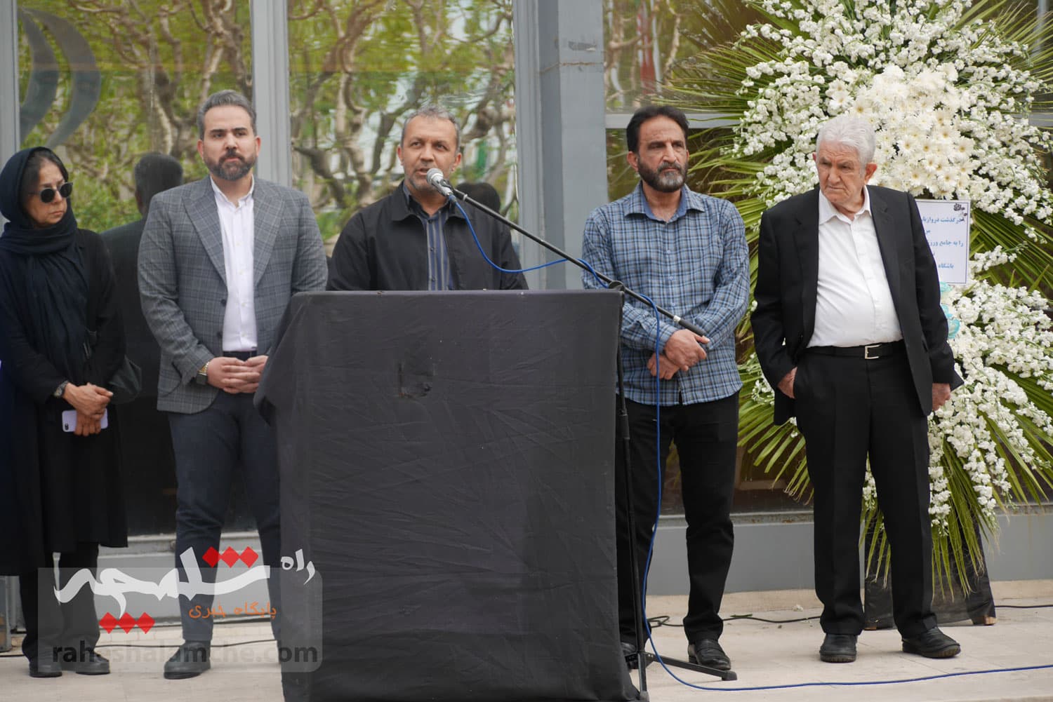 چه کسانی در مراسم تشییع پیکر «عمو ظلی» حضور دارشتند +تصاویر — تصویر 75
