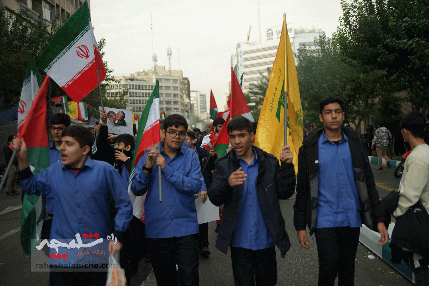 خشم مردم تهران علیه آمریکا و اسرائیل در «یومالله 13 آبان» +تصاویر — تصویر 12