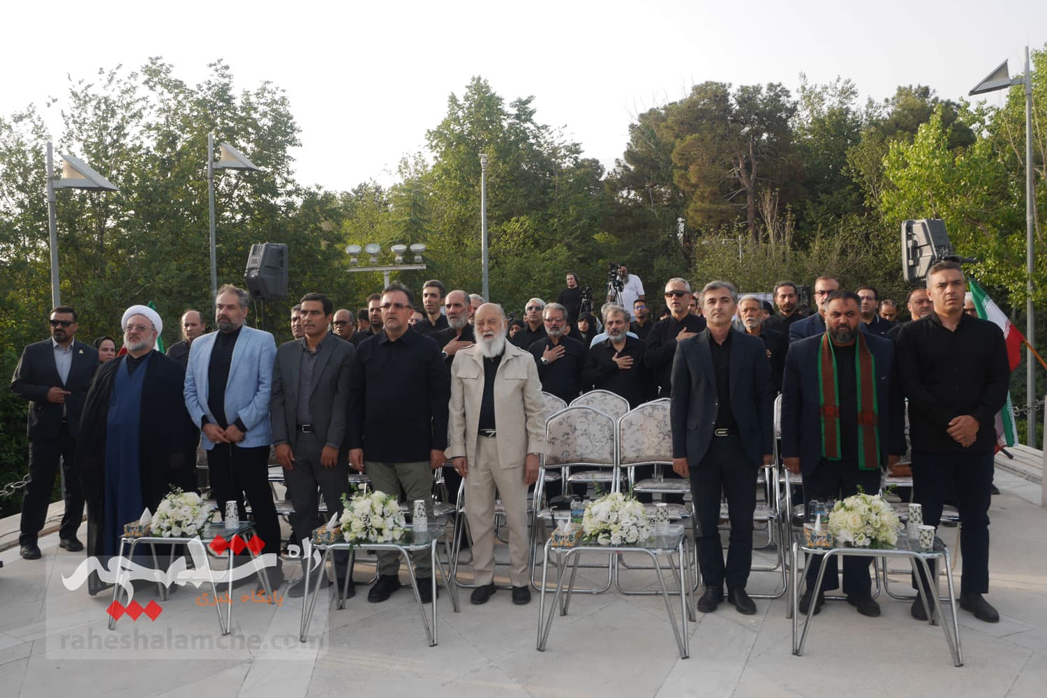 تهران با اهتزاز بزرگترین پرچم عزای حسینی در جهان به استقبال محرم رفت +تصاویر — تصویر 5