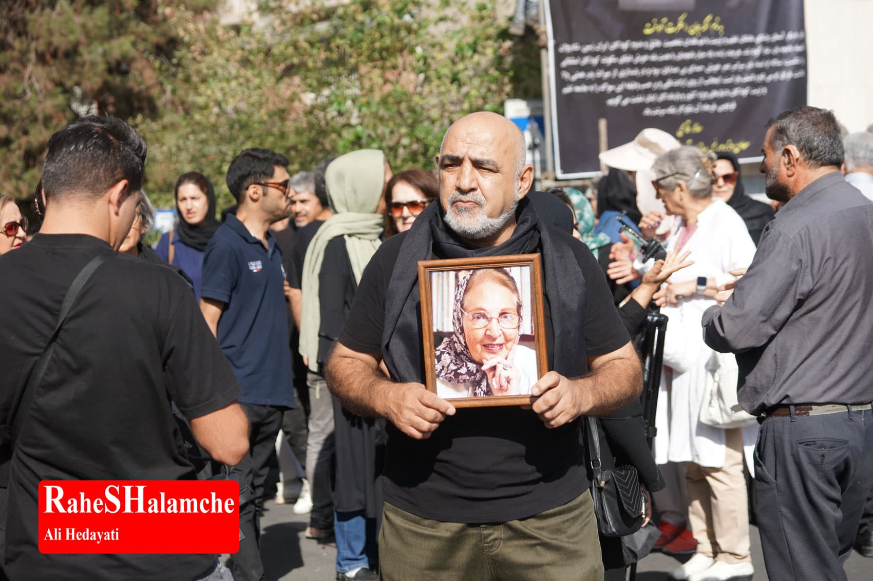 پیکر ثمین باغچهبان تشییع شد +تصاویر — تصویر 2