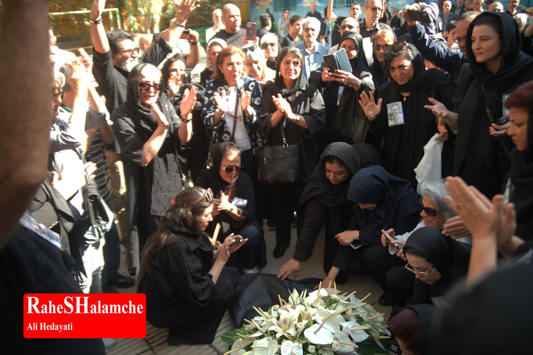 پیکر ثمین باغچهبان تشییع شد +تصاویر — تصویر 25